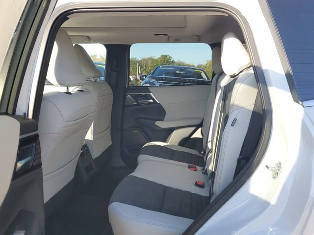New 2026 Mitsubishi Outlander SE FWD image 12