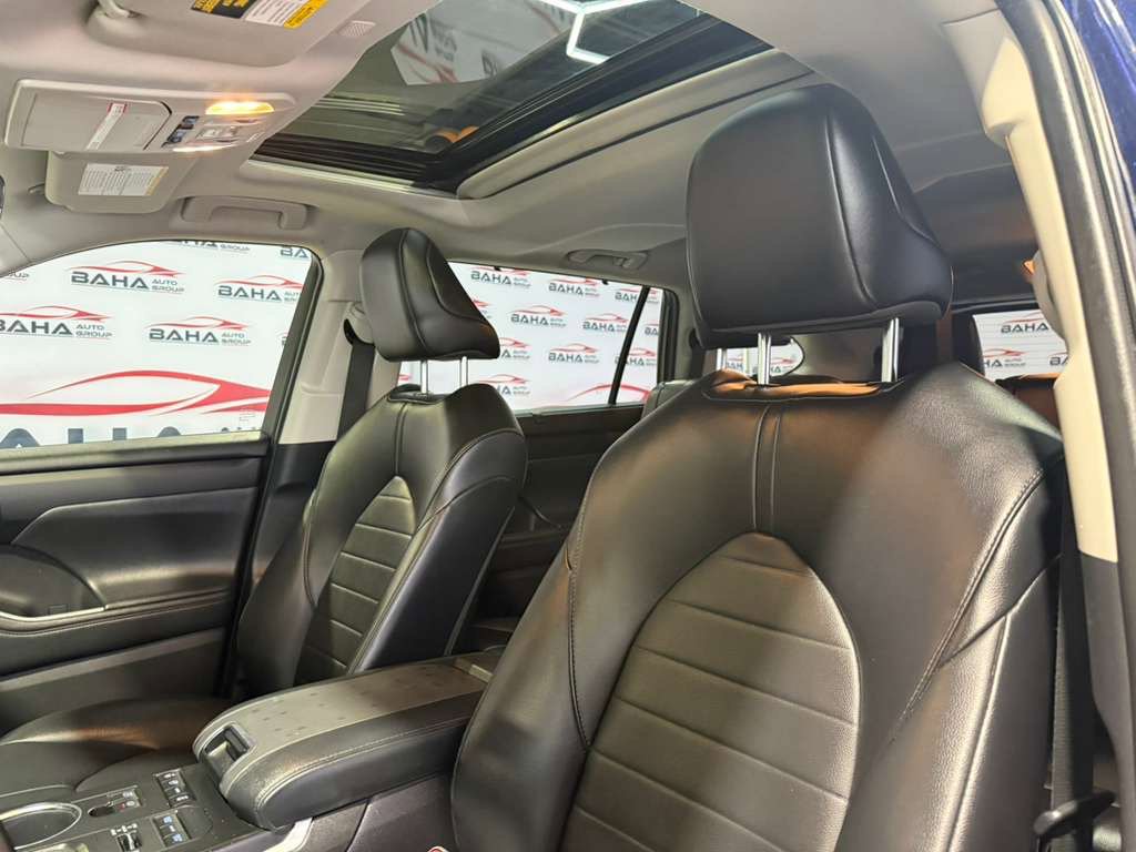 Used 2021 Toyota Highlander XLE AWD/4WD image 31