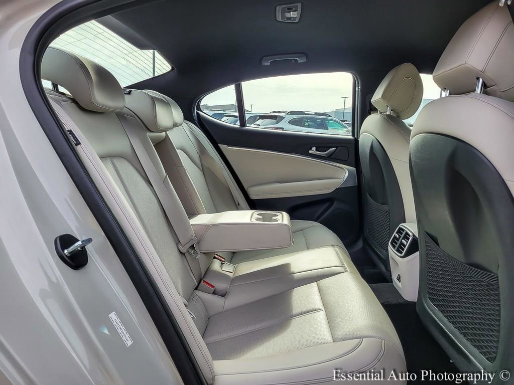 Used 2024 Genesis G70 2.5T image 29