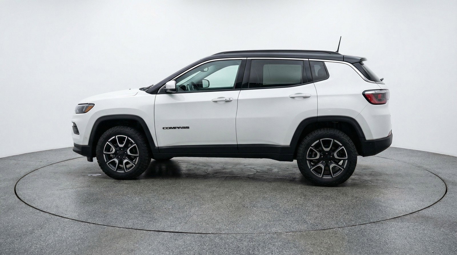 Used 2025 Jeep Compass Trailhawk AWD/4WD image 5