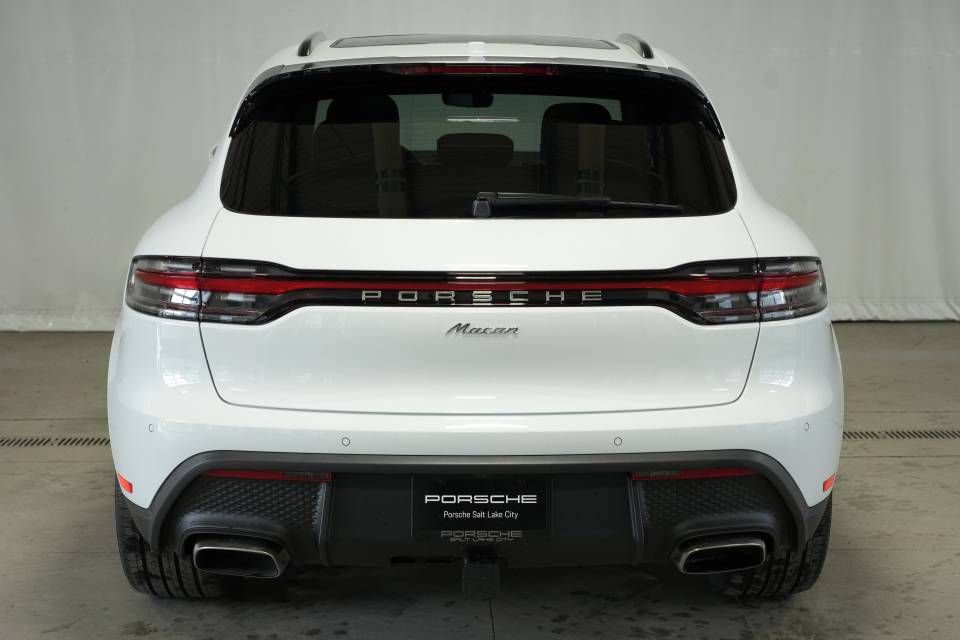 Certified 2025 Porsche Macan AWD/4WD image 12