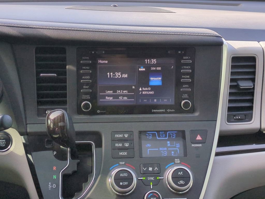 Used 2020 Toyota Sienna Limited image 17