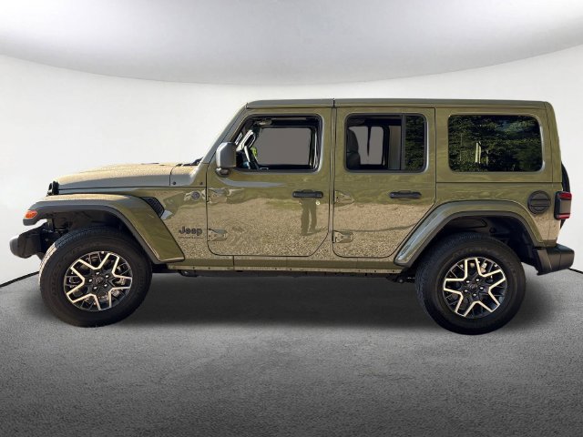Used 2026 Jeep Wrangler Unlimited Sahara AWD/4WD image 5