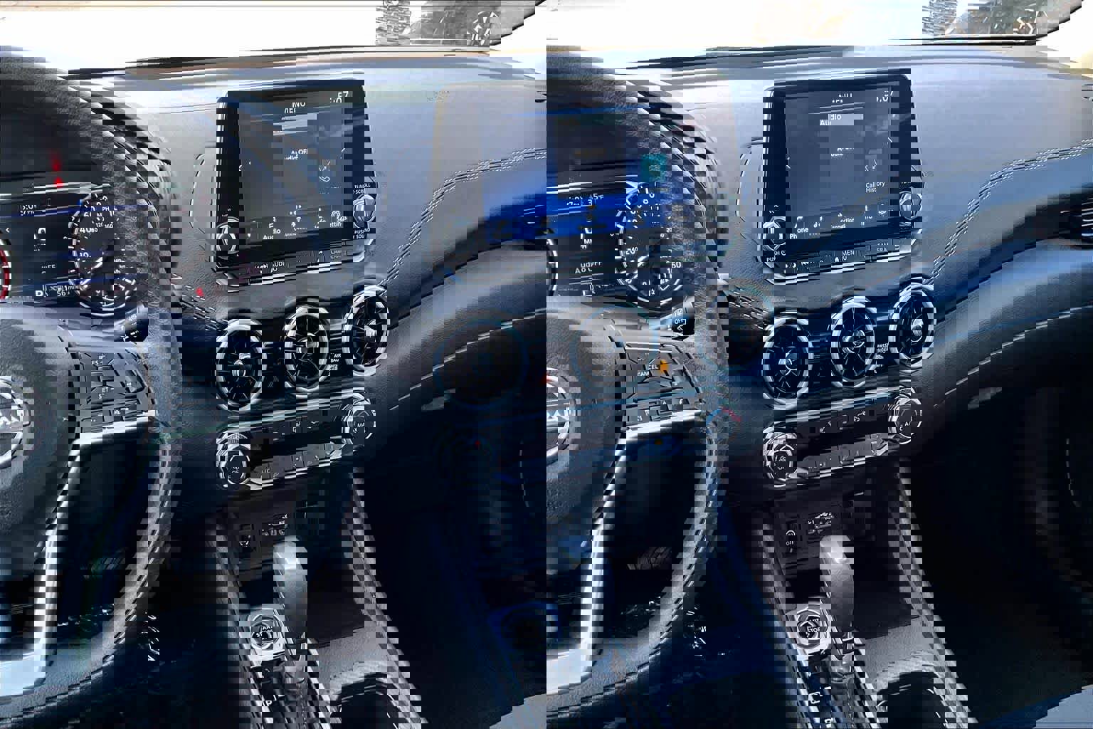 Used 2025 Nissan Sentra SV image 6