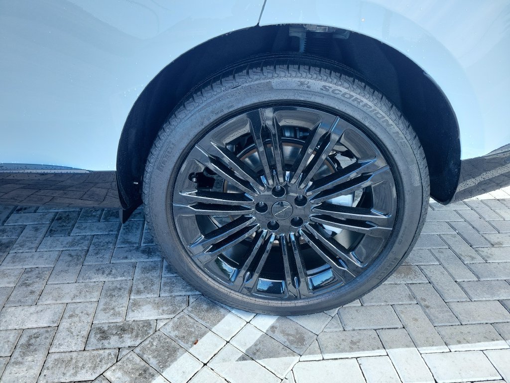 New 2026 Land Rover Range Rover Long Wheelbase SE AWD/4WD image 14