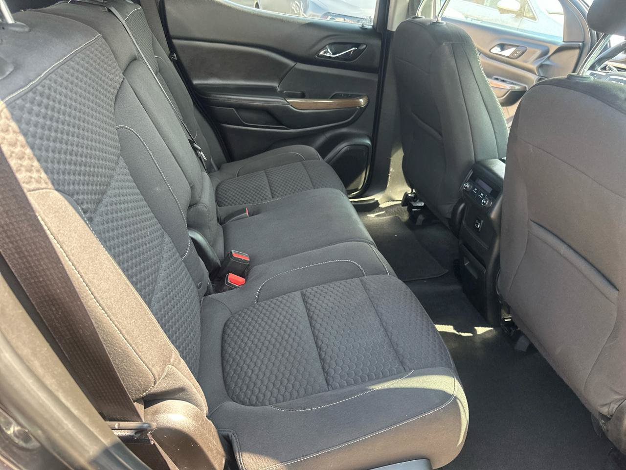 Used 2017 GMC Acadia SLE FWD image 22