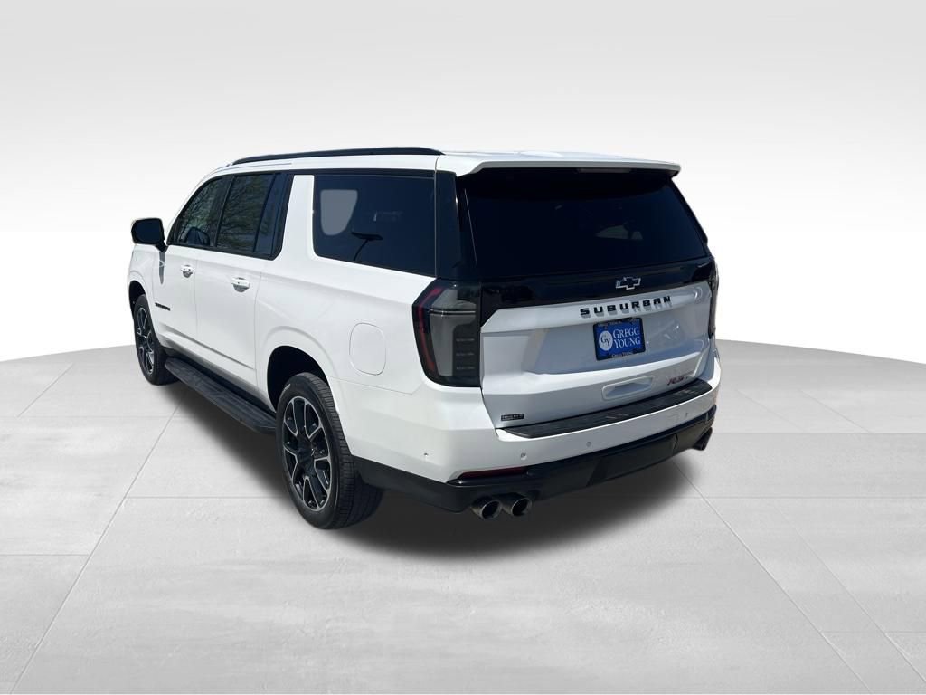 Used 2025 Chevrolet Suburban RST w/ Comfort Package AWD/4WD image 4