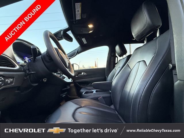 Used 2025 Chrysler Pacifica Select FWD image 29