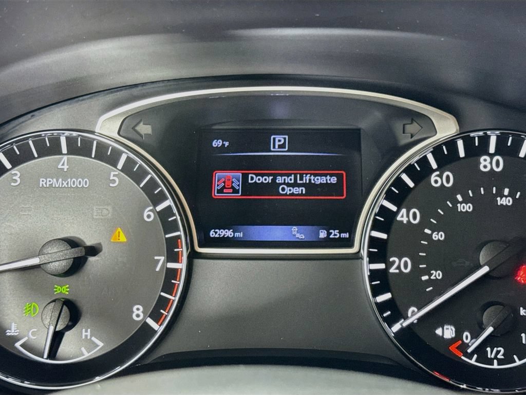 Used 2016 Nissan Pathfinder Platinum w/ Family Entertainment Package FWD image 16