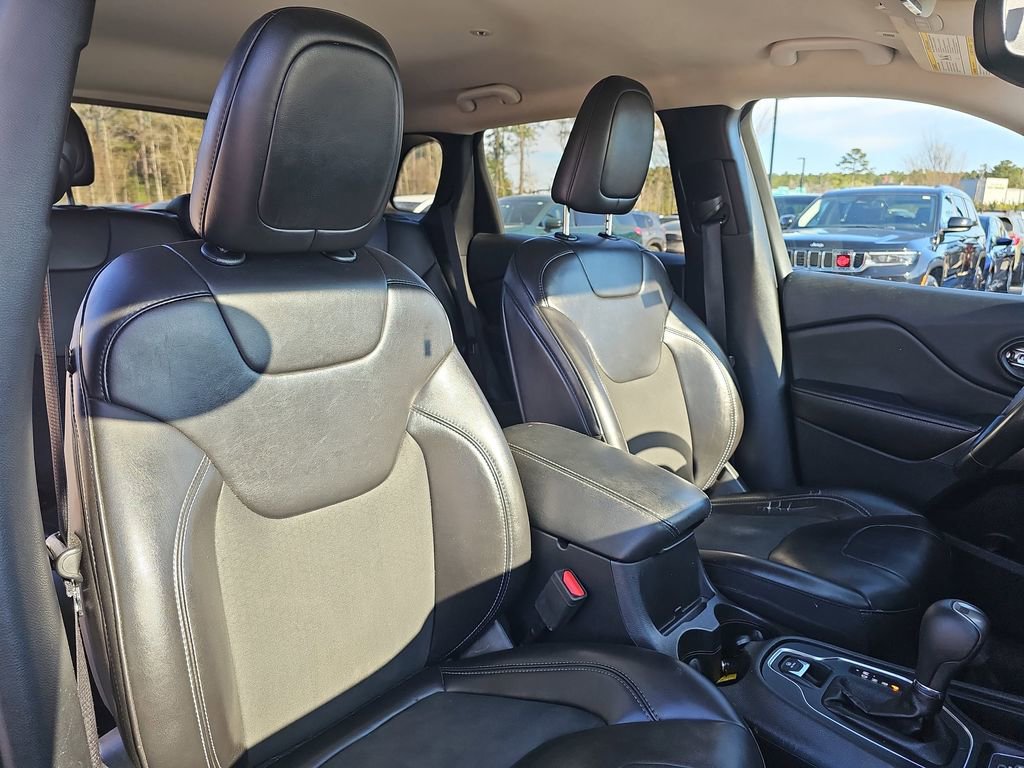 Used 2019 Jeep Cherokee Latitude Plus w/ Comfort/Convenience Group image 13