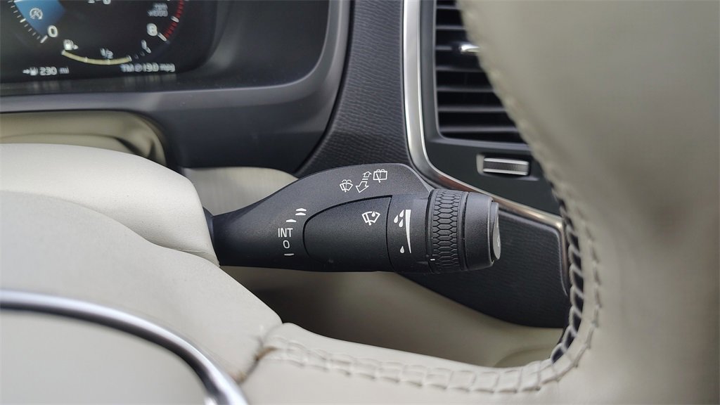 Used 2022 Volvo XC90 T5 Momentum w/ Climate Package image 17