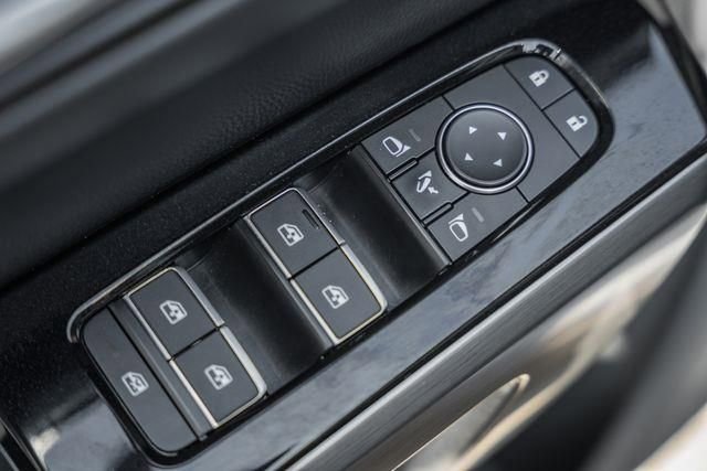 Used 2024 Nissan Pathfinder Platinum w/ Black Appearance Package image 43