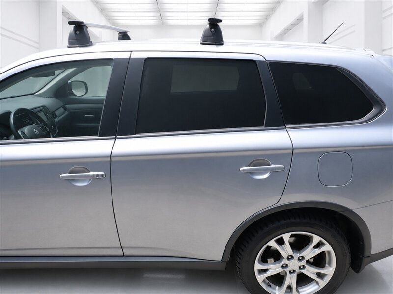 Used 2015 Mitsubishi Outlander SE AWD/4WD image 26