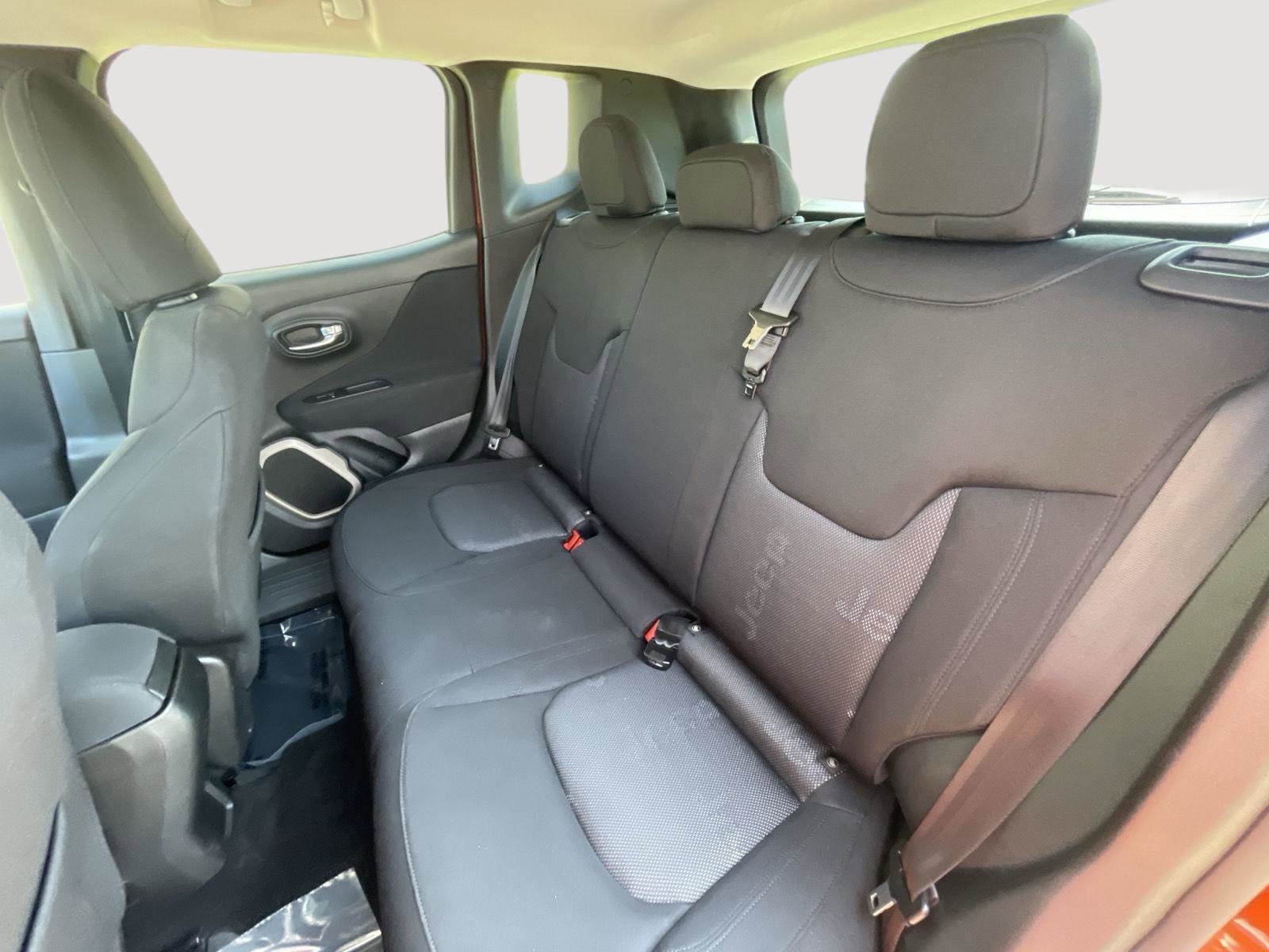 Used 2015 Jeep Renegade Latitude AWD/4WD image 16