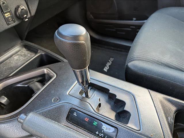 Used 2018 Toyota RAV4 LE w/ Carpet Mat Package image 12