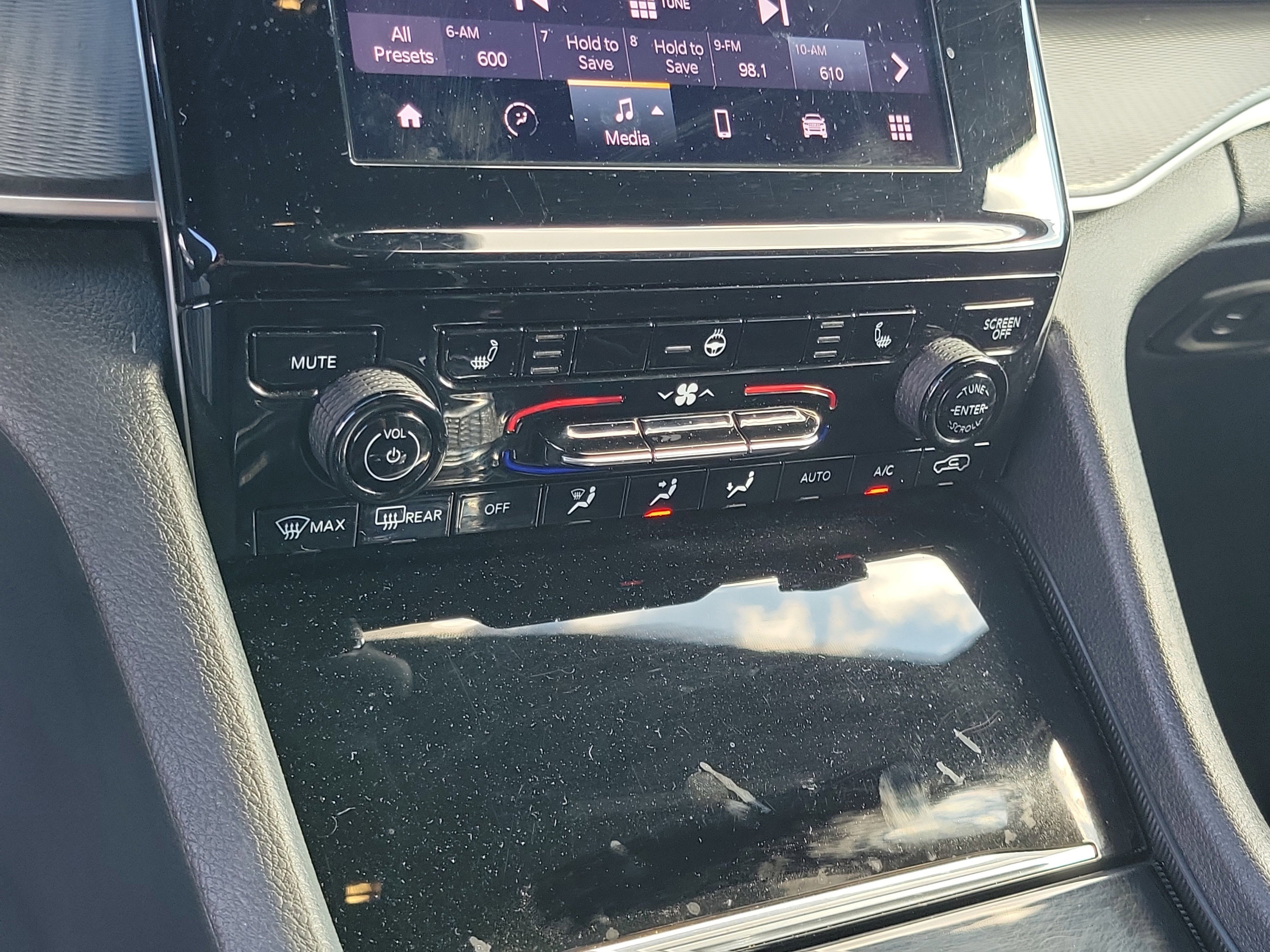 Used 2024 Jeep Grand Cherokee L Laredo image 27