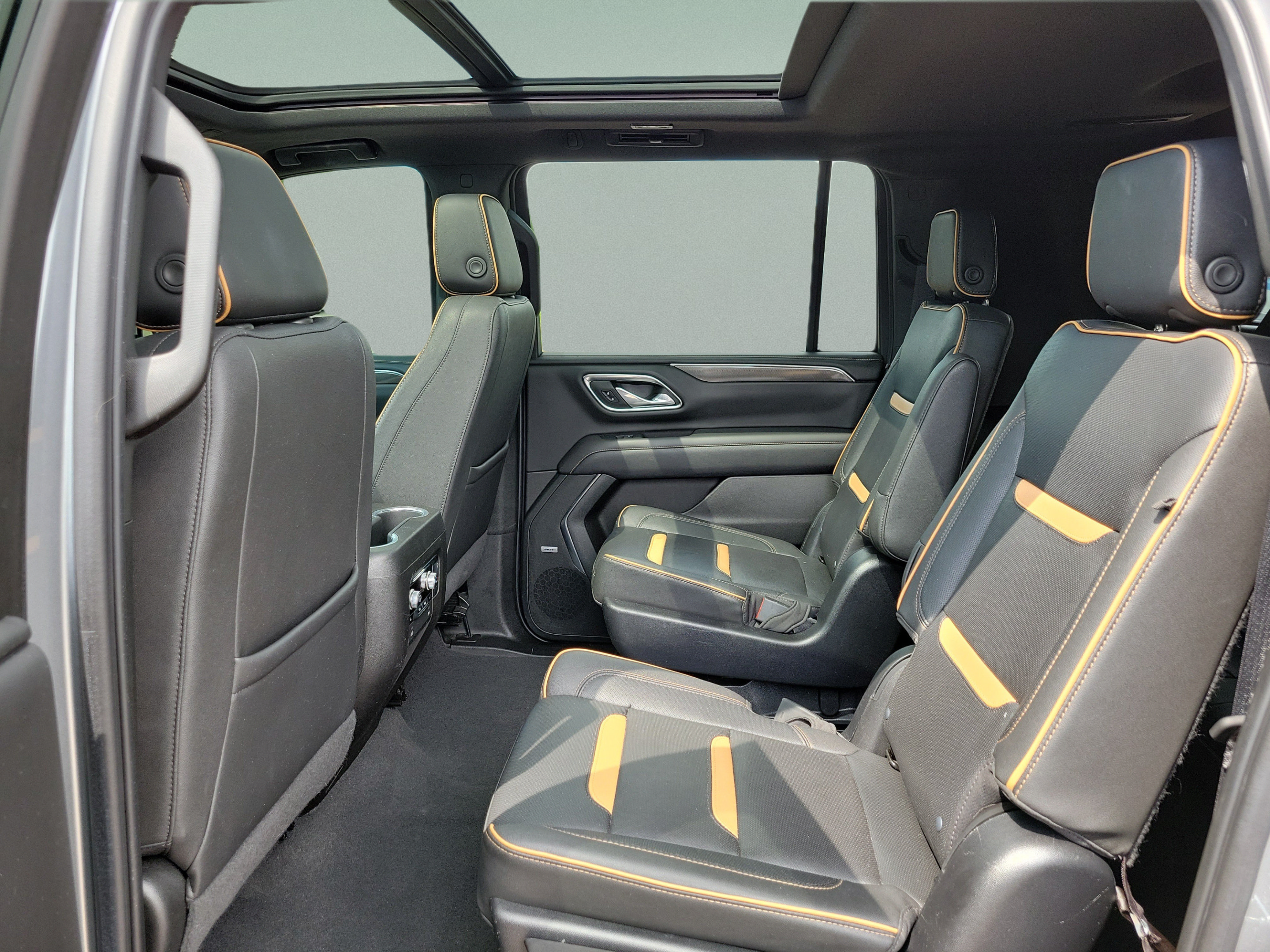Used 2023 GMC Yukon XL AT4 w/ Technology Package AWD/4WD image 29