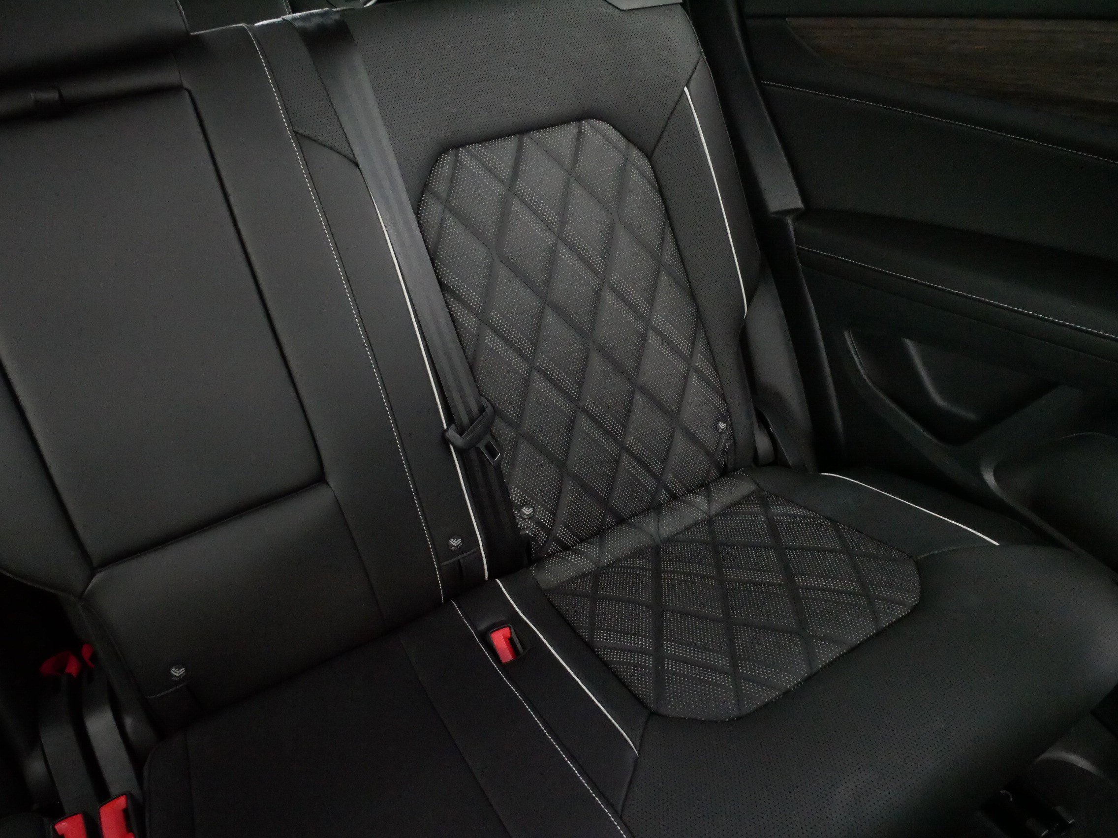 Certified 2025 Volkswagen Atlas SEL Premium R-Line image 14