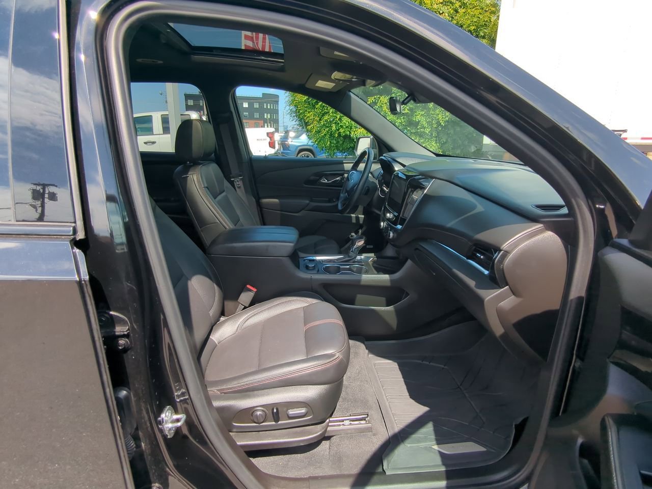 Used 2023 Chevrolet Traverse RS w/ LPO, Floor Liner Package AWD/4WD image 30