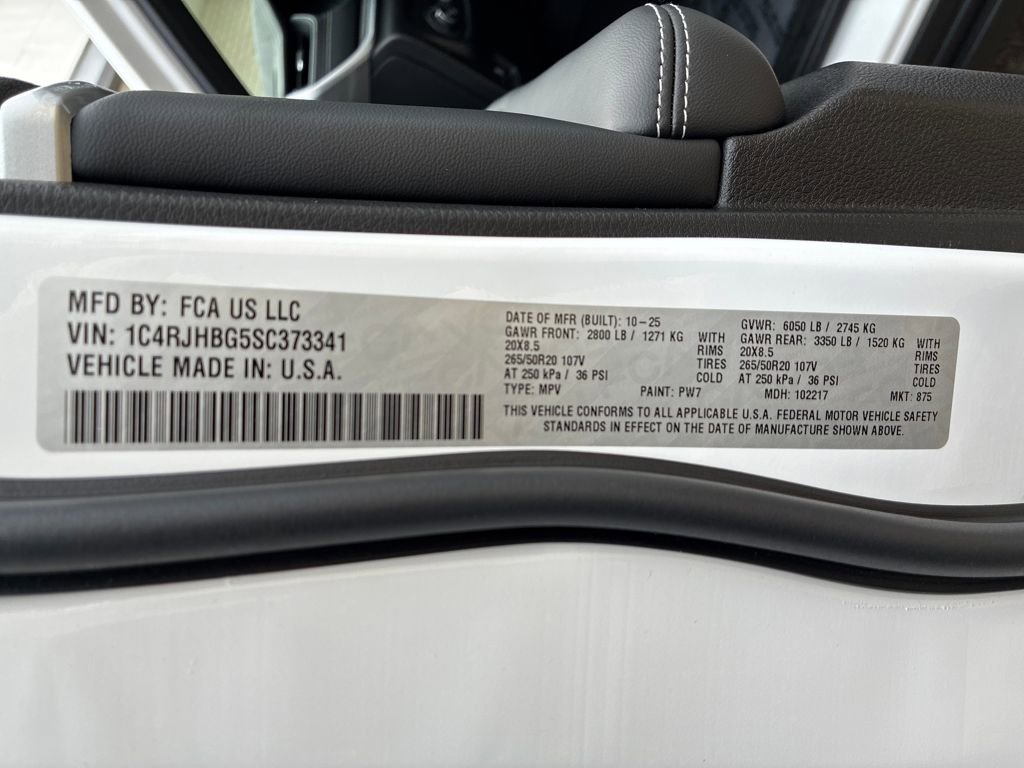 New 2025 Jeep Grand Cherokee Limited w/ Luxury Tech Group II image 31