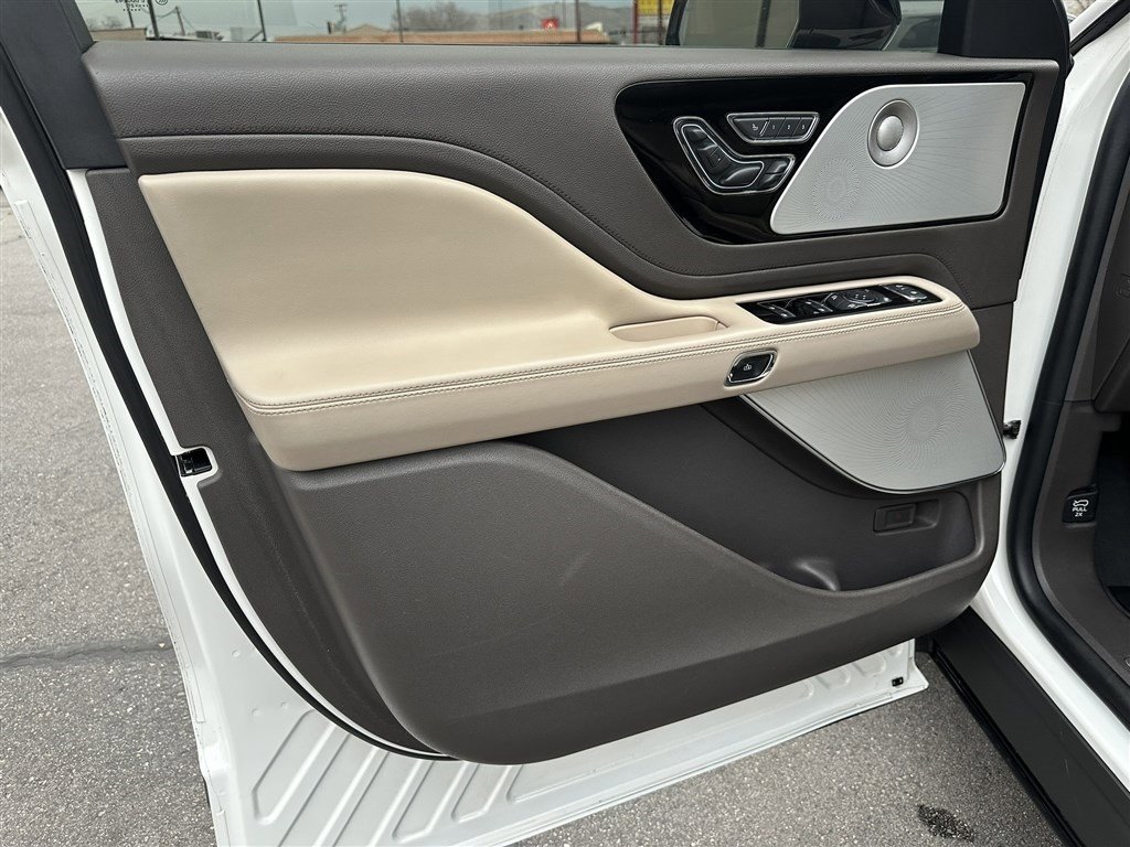 Used 2022 Lincoln Aviator Reserve w/ Equipment Group 201A image 18