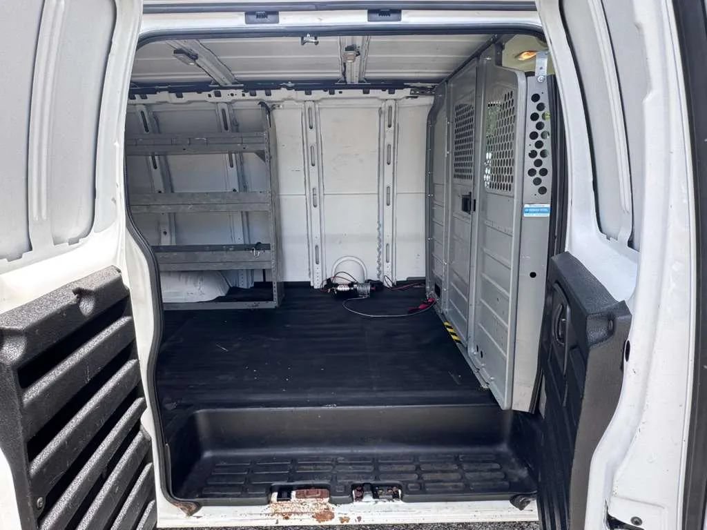 Used 2016 Chevrolet Express 2500 RWD image 11