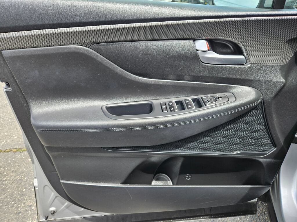 Used 2020 Hyundai Santa Fe SE FWD image 16