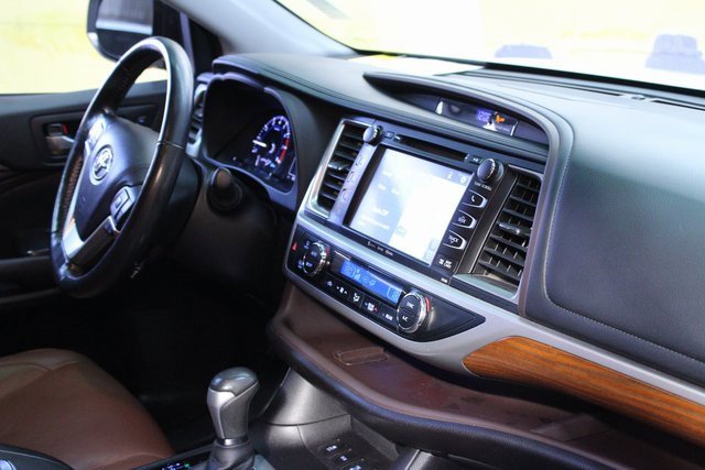 Used 2017 Toyota Highlander Limited image 10