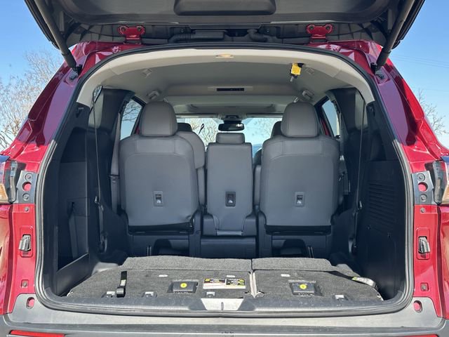 Used 2025 Toyota Sienna XLE image 32