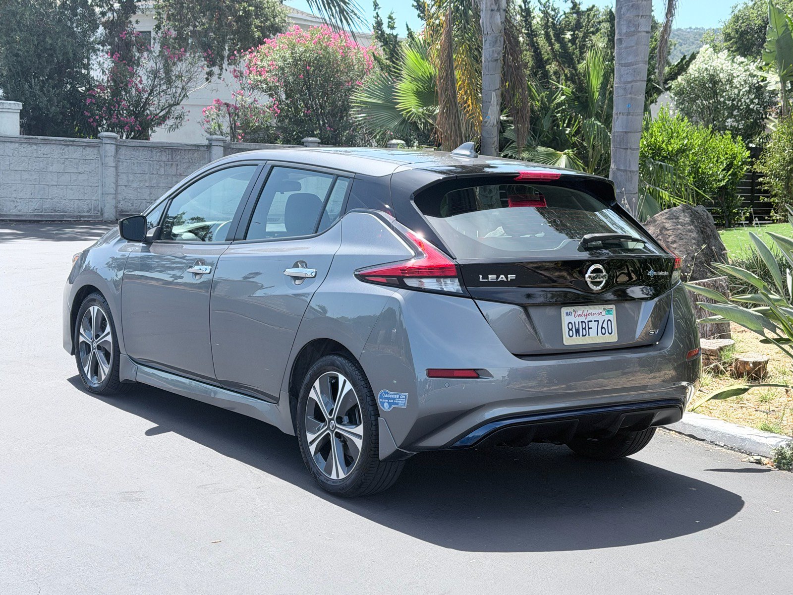 Used 2021 Nissan Leaf SV FWD image 3