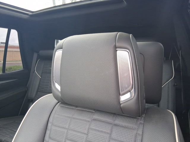 Used 2025 Cadillac Escalade V AWD/4WD image 21