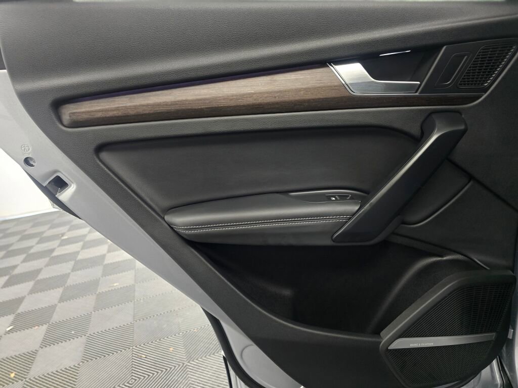 Certified 2025 Audi Q5 2.0T Premium Plus image 21