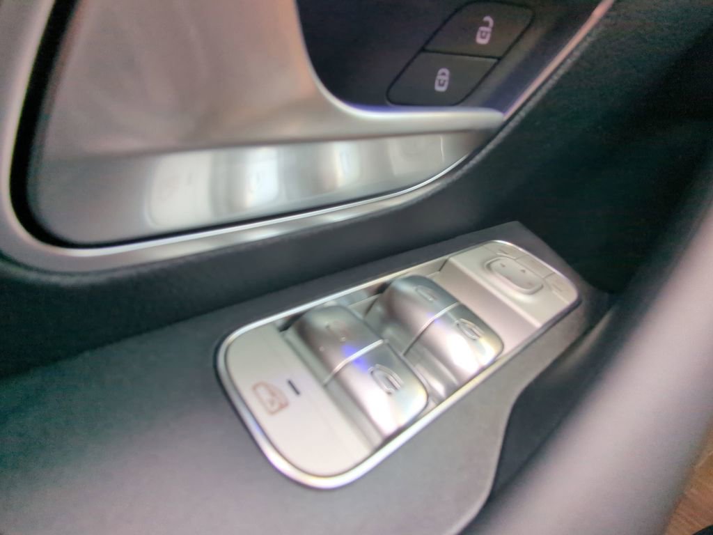 Used 2025 Mercedes-Benz GLE 450e 4MATIC image 11