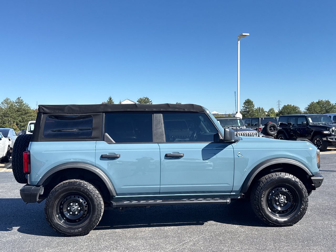 Used 2021 Ford Bronco Black Diamond AWD/4WD image 2