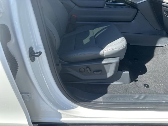 New 2025 Ford Expedition Active image 32