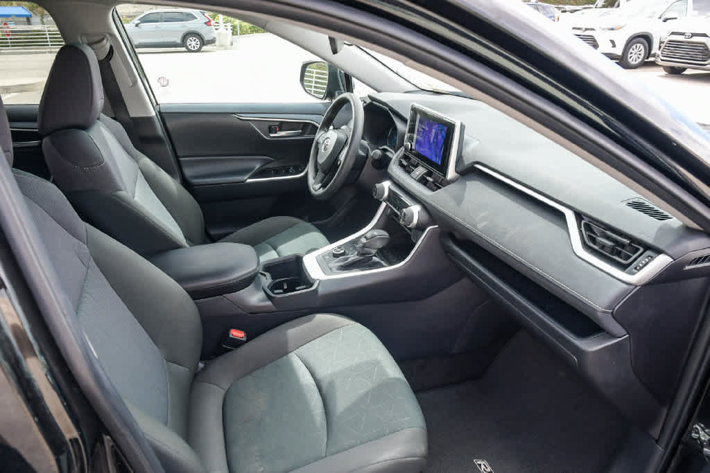 Used 2025 Toyota RAV4 XLE AWD/4WD image 16