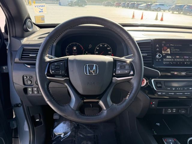 Certified 2025 Honda Ridgeline Black Edition image 17