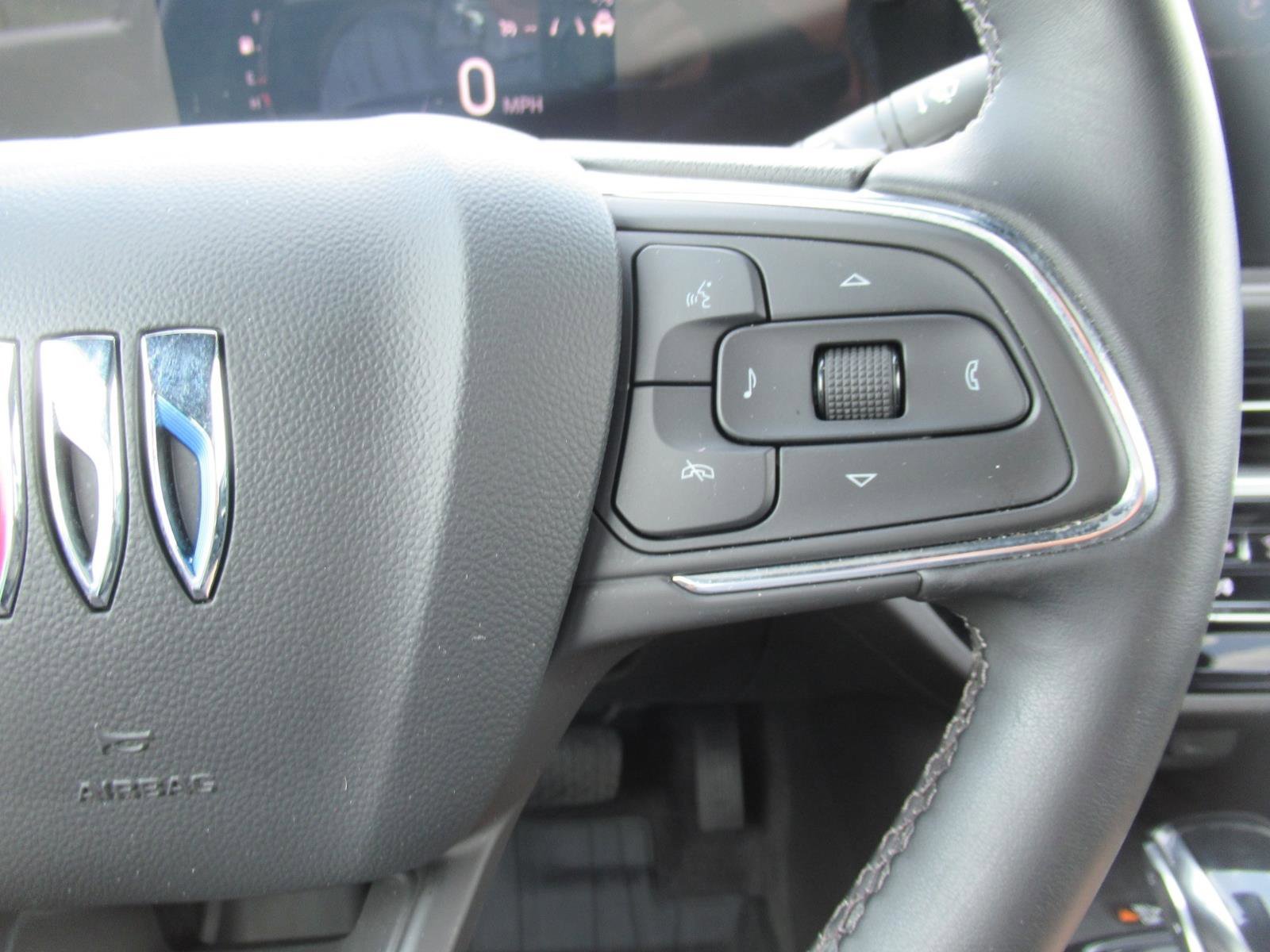Used 2025 Buick Envista Avenir FWD image 25