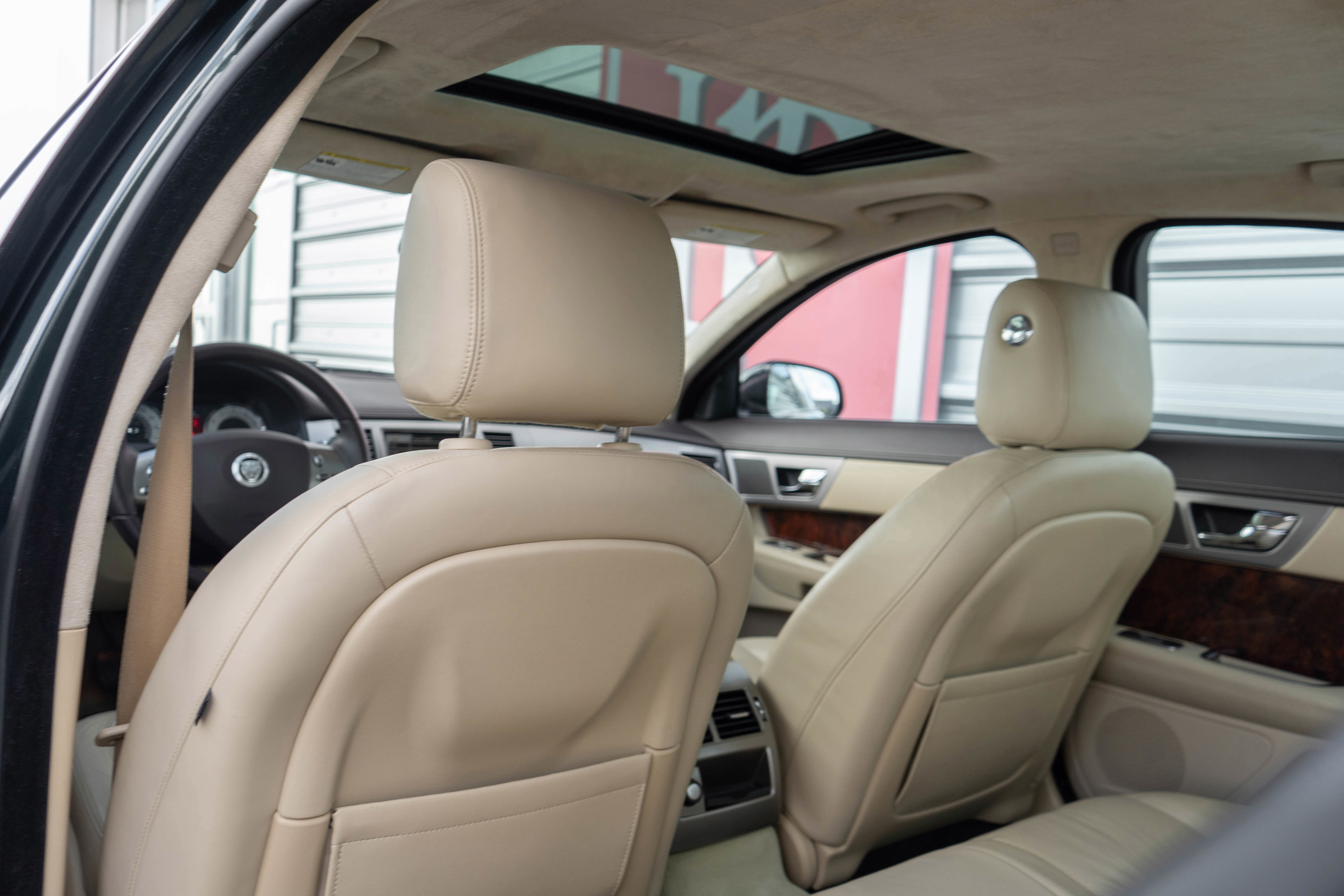 Used 2011 Jaguar XF Portfolio RWD image 25