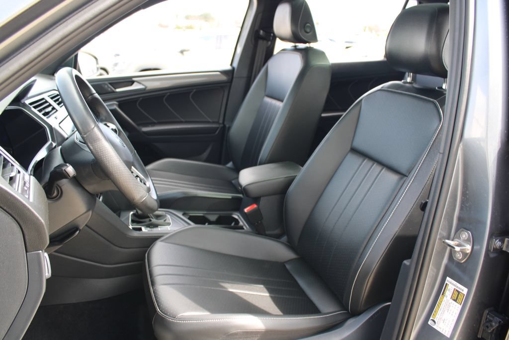 Certified 2024 Volkswagen Tiguan SE R-Line FWD image 7