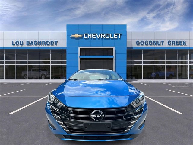 Used 2023 Nissan Versa SV image 3