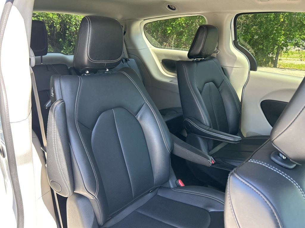 Used 2024 Chrysler Pacifica Limited FWD image 52