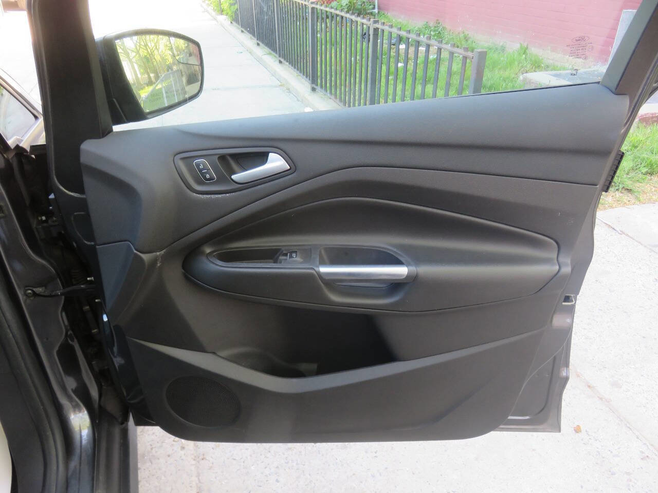 Used 2017 Ford C-MAX SE w/ Equipment Group 202A FWD image 26