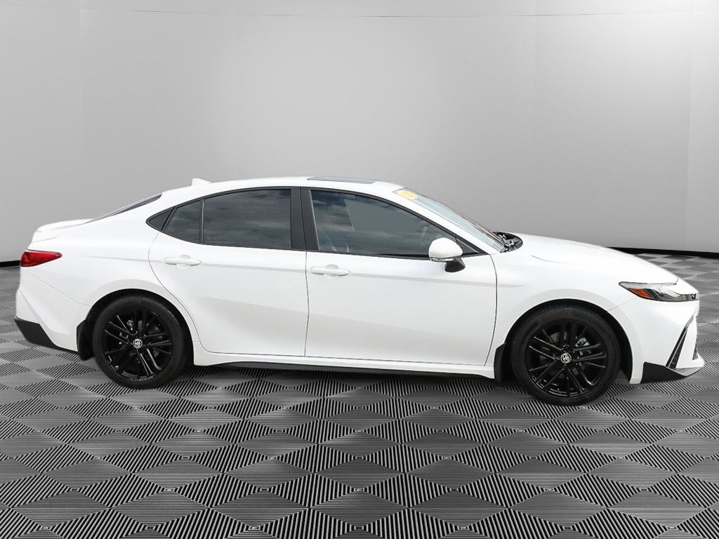 Used 2025 Toyota Camry SE image 7