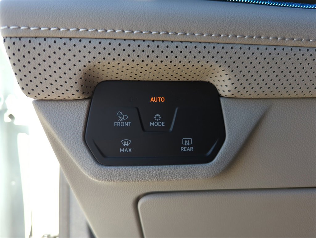 Used 2025 Volkswagen Atlas SEL Premium R-Line image 39