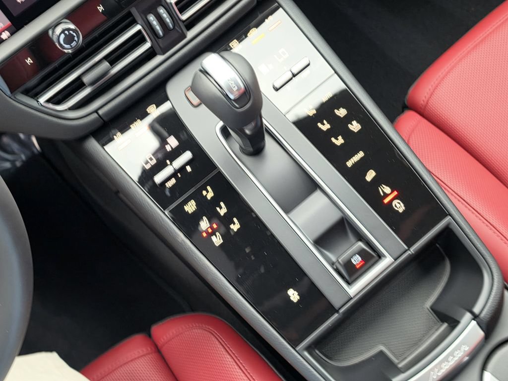 New 2026 Porsche Macan AWD/4WD image 20