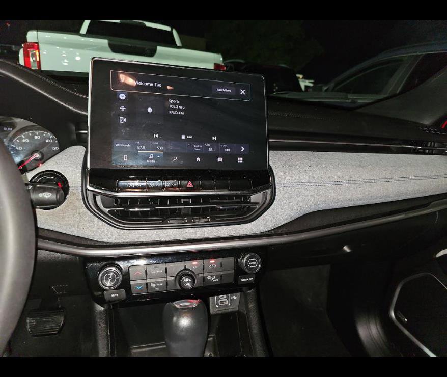 Used 2024 Jeep Compass Latitude w/ Sun and Sound Group AWD/4WD image 5
