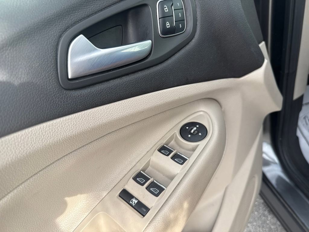 Used 2015 Ford Escape Titanium FWD image 18