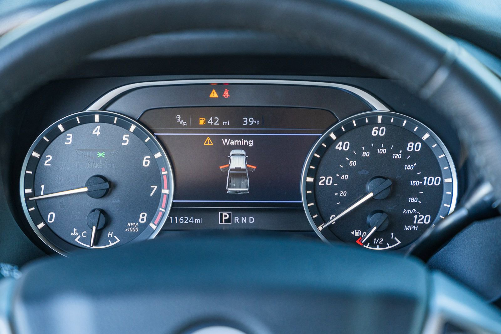 Used 2024 Nissan Titan SV w/ SV Convenience Package image 24