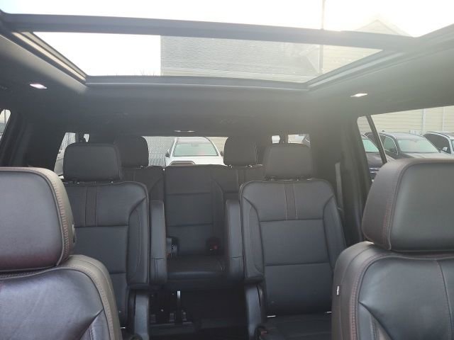 Used 2021 Chevrolet Suburban RST w/ Luxury Package image 2